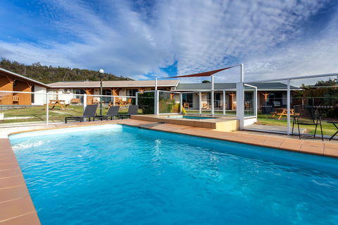 Beachfront At Bicheno - Sunshine Coast Guide 2