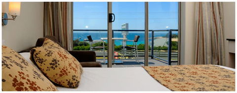Beachfront At Bicheno - Sunshine Coast Guide 6