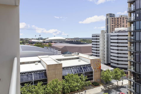 Oaks Adelaide Embassy Suites - Sunshine Coast Guide 3