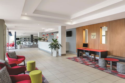 Travelodge Hotel Garden City Brisbane - Sunshine Coast Guide 2