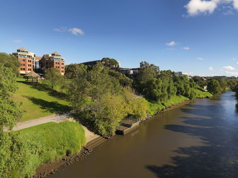 Amora Hotel Riverwalk Melbourne - Sunshine Coast Guide 0