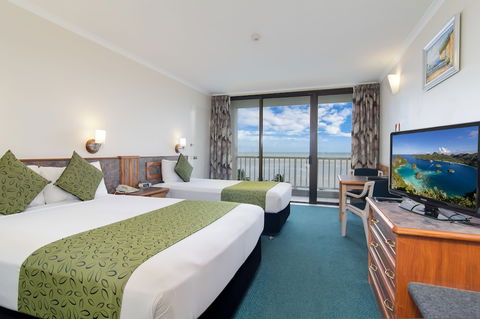 Acacia Court Hotel - Sunshine Coast Guide 6