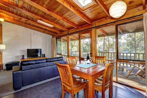 Stewarts Bay Lodge - Sunshine Coast Guide 6