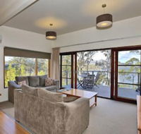 Stewarts Bay Lodge - Sunshine Coast Guide