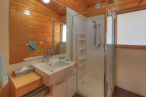 Stewarts Bay Lodge - Sunshine Coast Guide 4