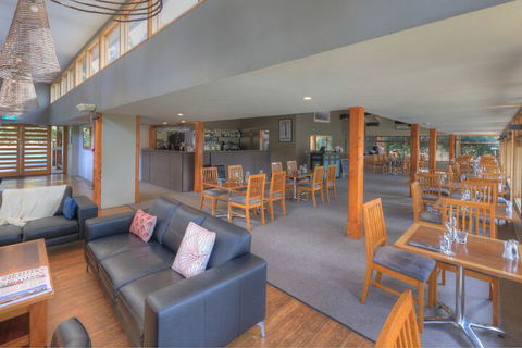 Stewarts Bay Lodge - Sunshine Coast Guide 2