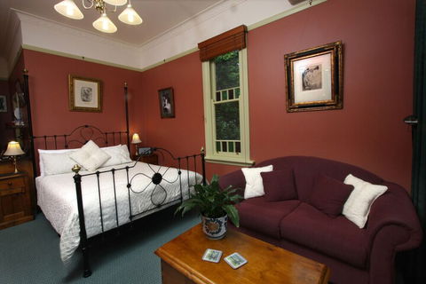 Moments Mountain Retreat - Sunshine Coast Guide 2