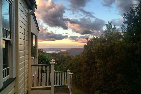 Moments Mountain Retreat - Sunshine Coast Guide 5