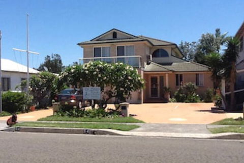 Lake Illawarra B&B - Sunshine Coast Guide 0