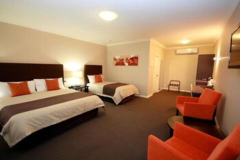 Sundowner Motel Hotel - Sunshine Coast Guide 0