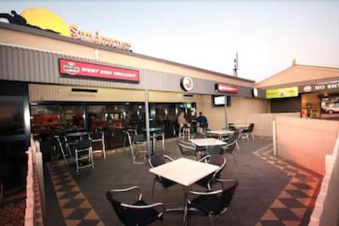 Sundowner Motel Hotel - Sunshine Coast Guide 5