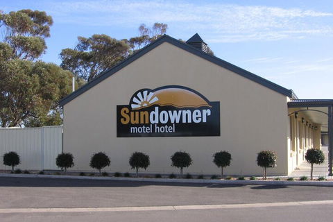 Sundowner Motel Hotel - Sunshine Coast Guide 4
