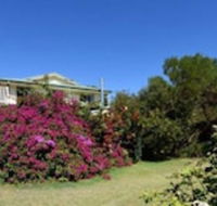Le Grand Chateau - Sunshine Coast Guide