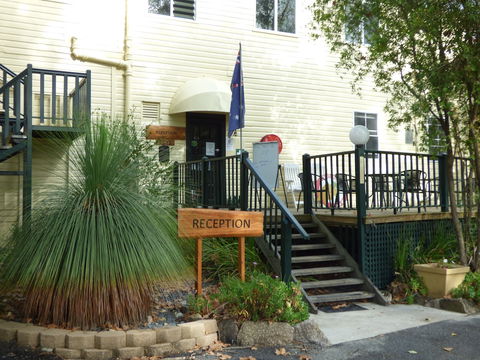 Tenterfield Lodge And Caravan Park - Sunshine Coast Guide 1