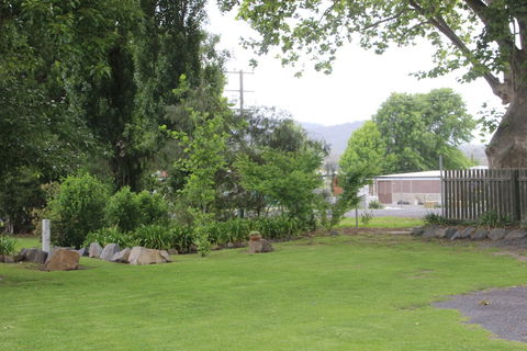Tenterfield Lodge And Caravan Park - Sunshine Coast Guide 2