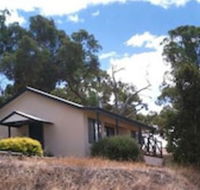 Riesling Country Cottages - Sunshine Coast Guide