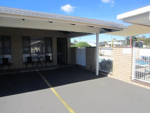 Top Of The Town Motel - Sunshine Coast Guide 1