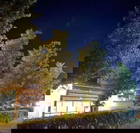 Country Gardens Motel - Sunshine Coast Guide