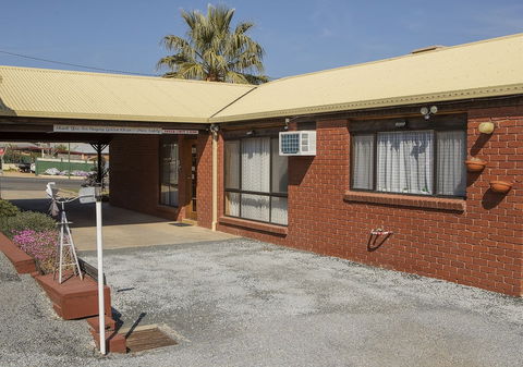 Country Roads Motor Inn Narrandera - Sunshine Coast Guide 2