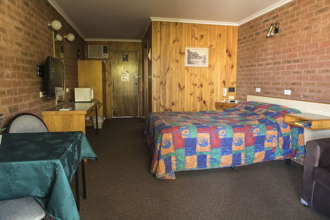 Country Roads Motor Inn Narrandera - Sunshine Coast Guide 5