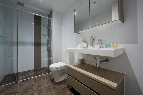Accommodate Canberra Manhattan On The Park - Sunshine Coast Guide 1