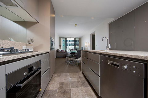 Accommodate Canberra Manhattan On The Park - Sunshine Coast Guide 4