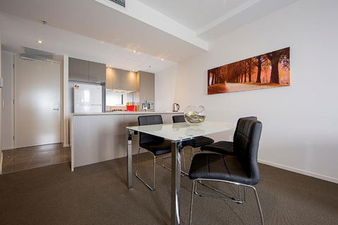 Accommodate Canberra Manhattan On The Park - Sunshine Coast Guide 6