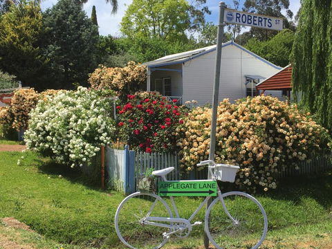Applegate Lane Chalet - Sunshine Coast Guide 2