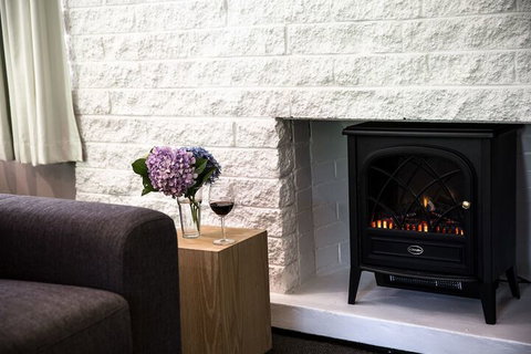 Tall Trees Motel - Sunshine Coast Guide 7