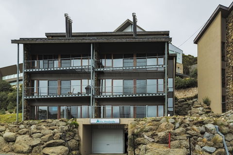 Alpine Woodsmoke - Sunshine Coast Guide 0