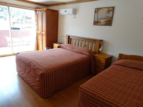 Brooklyn Motel - Sunshine Coast Guide 2