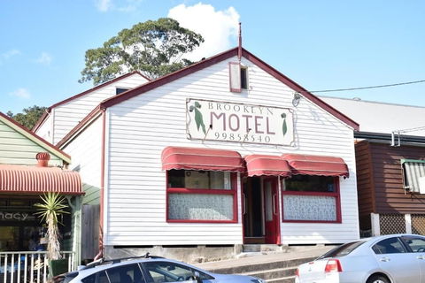Brooklyn Motel - Sunshine Coast Guide 0