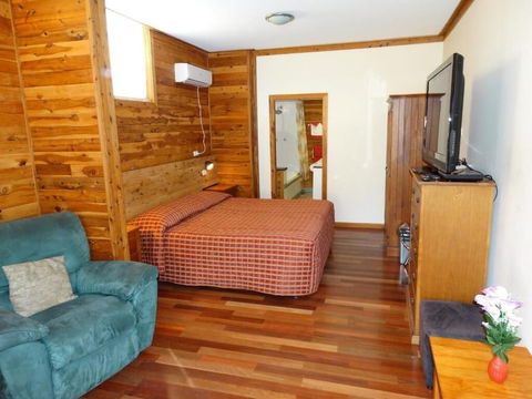 Brooklyn Motel - Sunshine Coast Guide 6