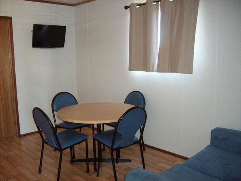 Jackos Holiday Cabins - Sunshine Coast Guide 1