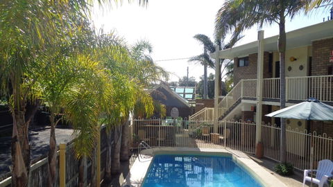 Abel Tasman Waterfront Motel - Sunshine Coast Guide 3