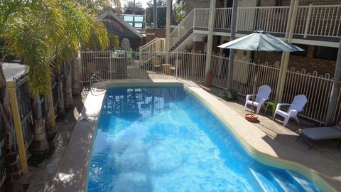 Abel Tasman Waterfront Motel - Sunshine Coast Guide 1