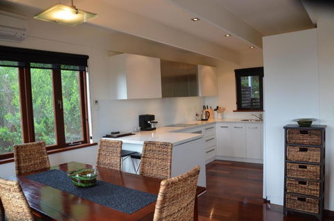 Yolla Beach House - Sunshine Coast Guide 6