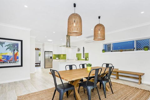 Fairlight Tweed Coast Holidays  - Sunshine Coast Guide 3
