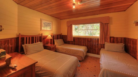 Island View Spa Cottage - Sunshine Coast Guide 2