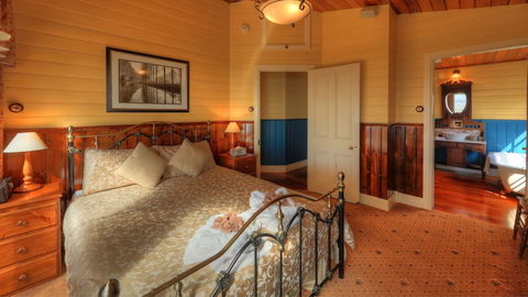 Island View Spa Cottage - Sunshine Coast Guide 4