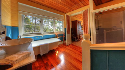 Island View Spa Cottage - Sunshine Coast Guide 3