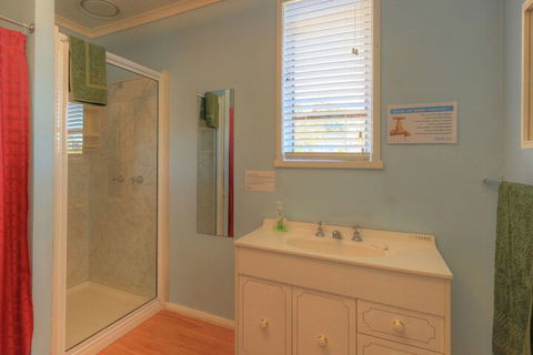 Sommers Bay Beach House - Sunshine Coast Guide 7