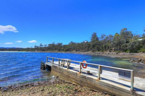 Sommers Bay Beach House - Sunshine Coast Guide 0
