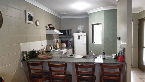 A City Retreat 2BR Apartment Reid Park Townsville - Sunshine Coast Guide 6
