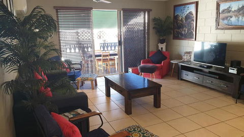 A City Retreat 2BR Apartment Reid Park Townsville - Sunshine Coast Guide 5