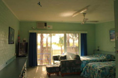 Inverloch Motel - Sunshine Coast Guide 3