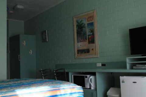 Inverloch Motel - Sunshine Coast Guide 4