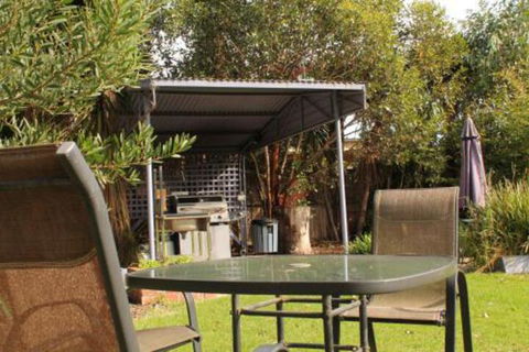 Inverloch Motel - Sunshine Coast Guide 2