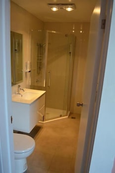 Empire Hotel Queenstown - Sunshine Coast Guide 4