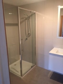 Empire Hotel Queenstown - Sunshine Coast Guide 1
